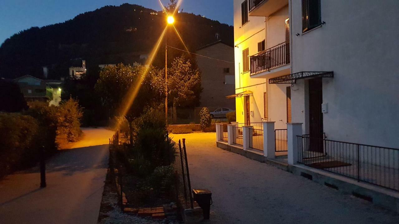 Casa Guastuglia Apartamento Gubbio Exterior foto